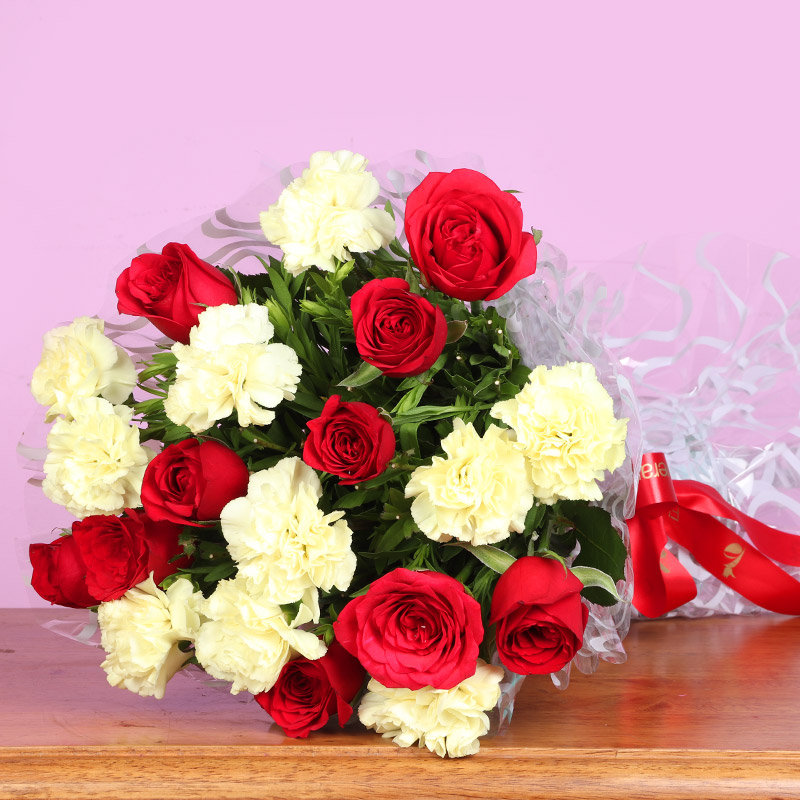 Red N White Bouquet – Midnight Delivery