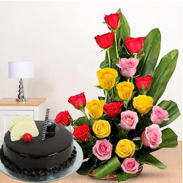 Fresh Roses with Cake for Midnight