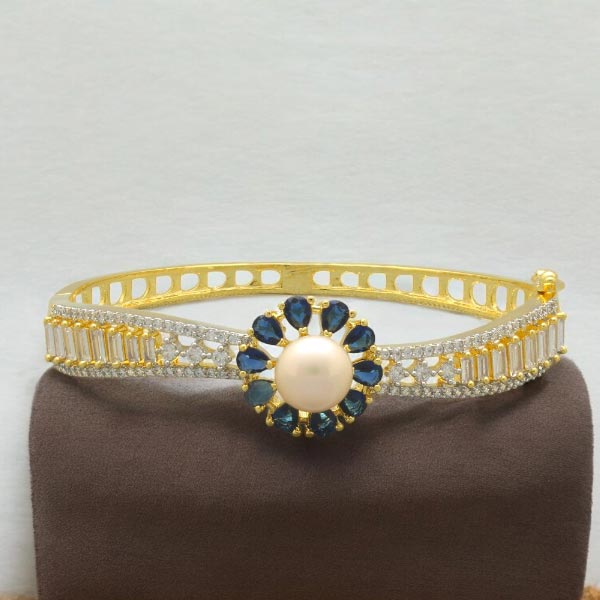 Baroness Sparkle Pearl Bracelet