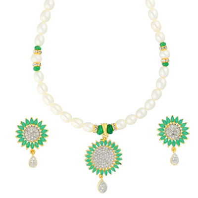Emerald Matching Pendant With Pearls Necklace