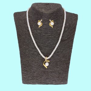 Aabha Pearl Pendant Set