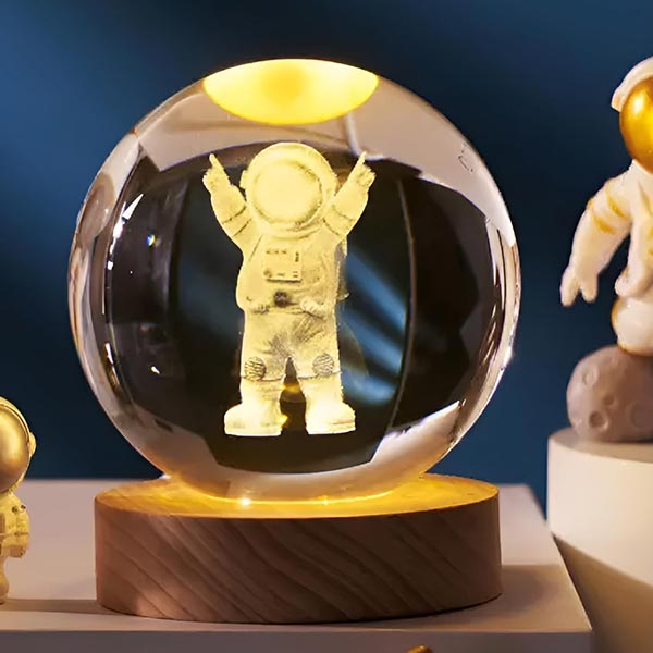 Engraved 3D Astronaut Crystal Ball LED Lamp