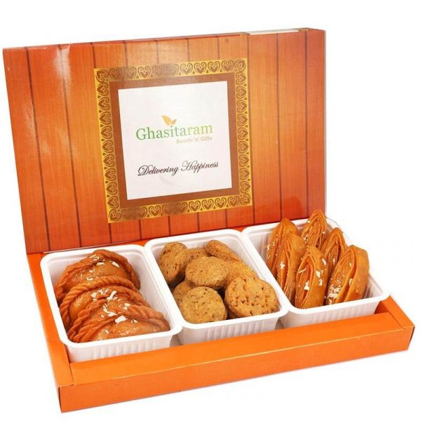Assorted Holi Gift Box of Gujiyas, khaja and Methi Mathi
