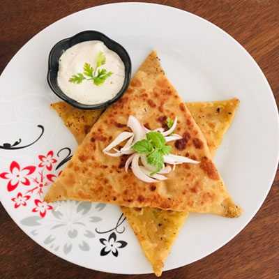 Kolkata Special Chicken Moglai Paratha