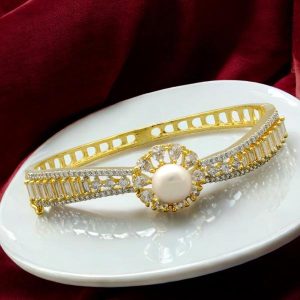 Luxe Reign Pearl Bracelet