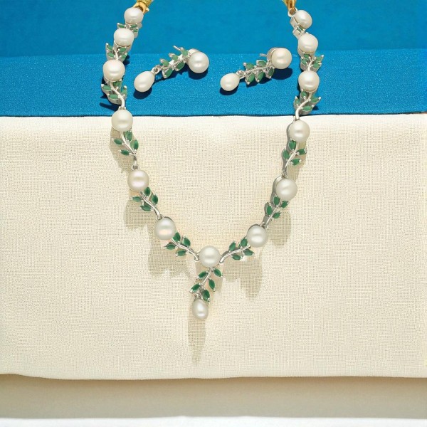 Leafy Blossom Pearl Necklace Set for Sister