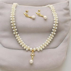 winsome Pearl Necklace Set