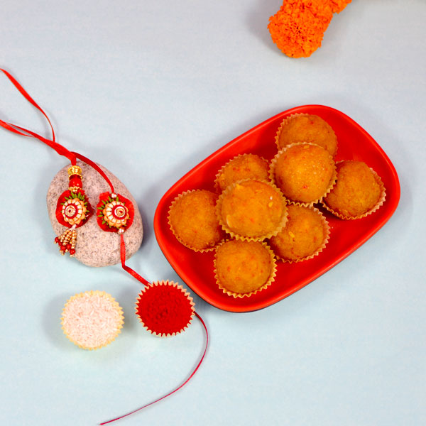 Motichoor Laddu with Free Bhaiya Bhabhi Rakhi pair