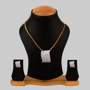 Stylish Aura Pendant Earring Set